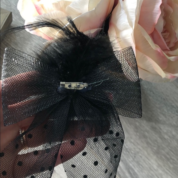 ❄️cute bow tie pin for jacket - Picture 3 of 3